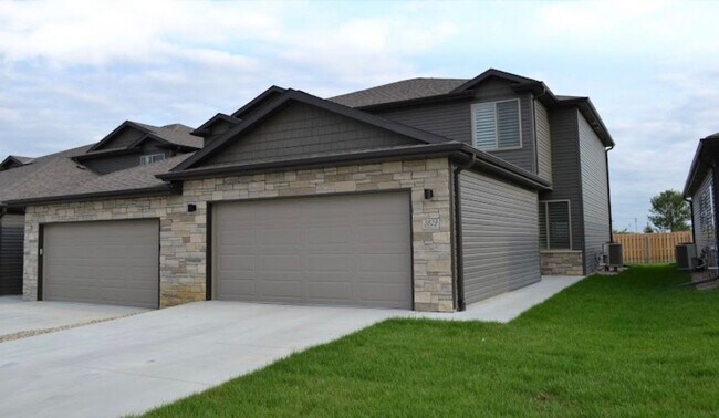 Building Photo - Brand New Spacious 2-Story with 3 bedrooms/2.5 bathrooms in Waverly