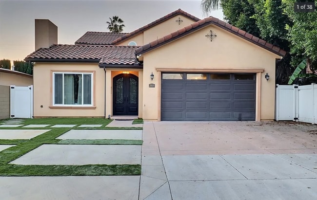 Photo - Now Leasing: Modern Arcadia Home – 4 Beds, 4 Baths, Premium Kitchenaid Kitchen, Three-Car Garage ...