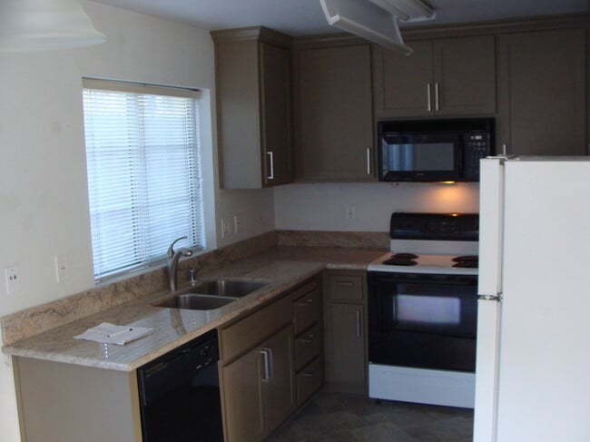 Photo - 3130 Cambridge Rd