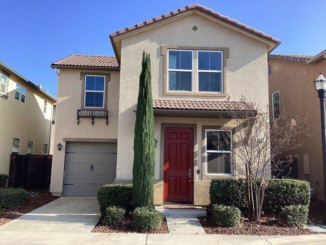 Photo - 1587 Etchings Way