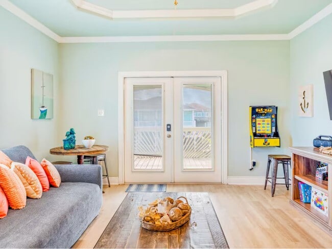 Photo - 986 Bahama Dr