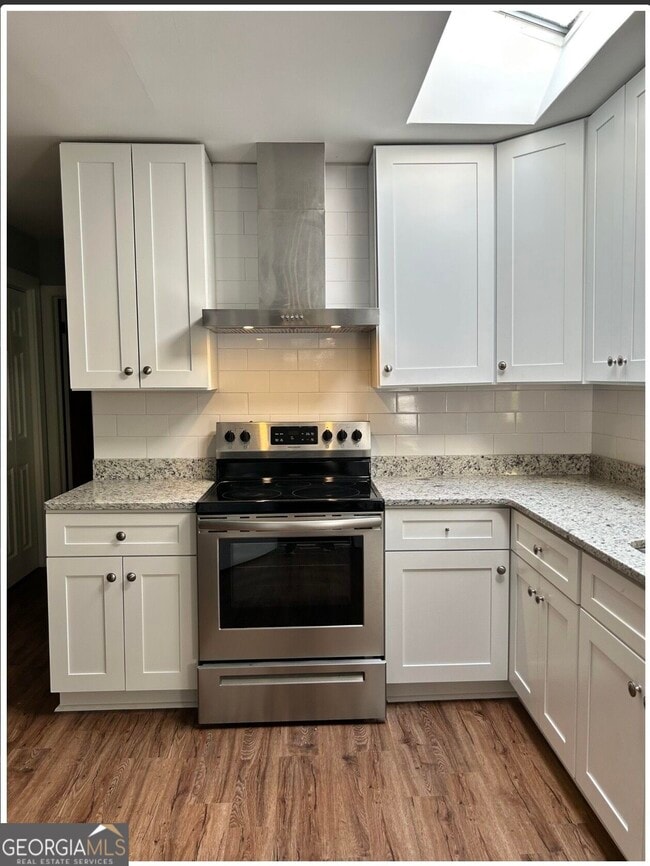 Photo - 2354 Greenglade Rd NE