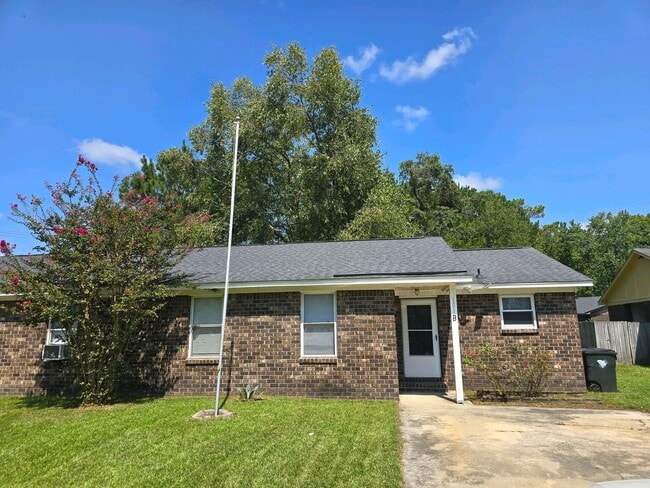 Building Photo - Lovely Summerville Home in desirable Schoo...