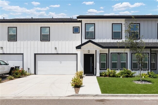 Building Photo - 15 Stablewood