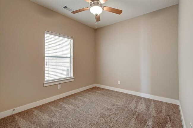 Photo - 1215 Wentworth St