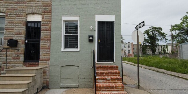 McHenry St - McHenry St