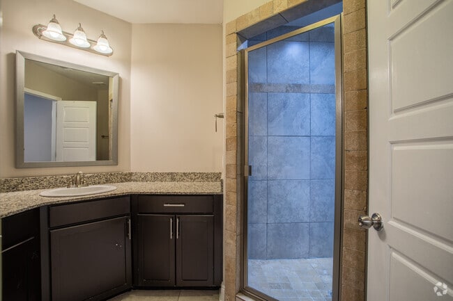 4BD, 2.5BA - 2000 SF - Bathroom