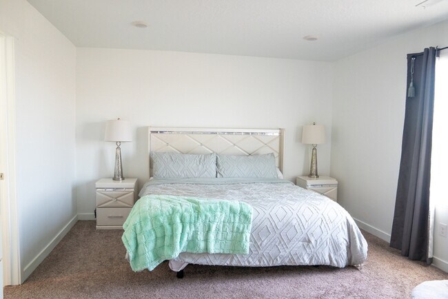 Photo - 1216 S Raintree Ln