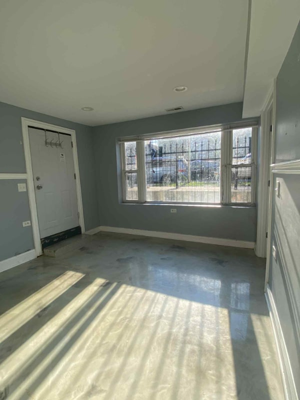 Building Photo - 2337 S Sacramento Ave Rental