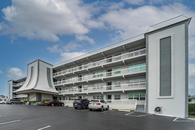 Building Photo - 155 Yacht Club Dr Unit 207