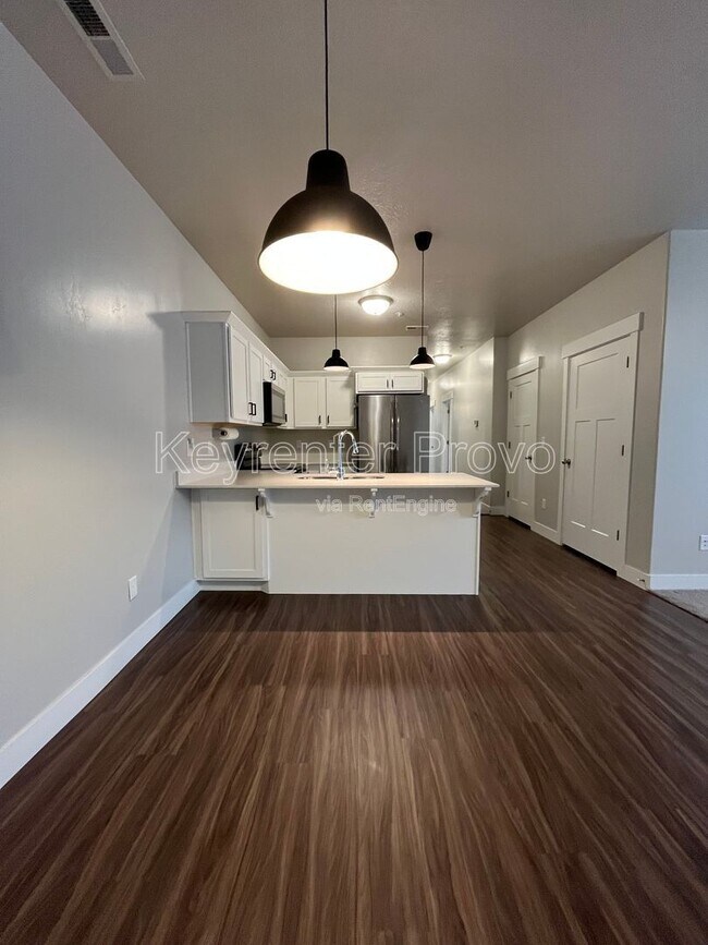 Photo - 586 N 360 W