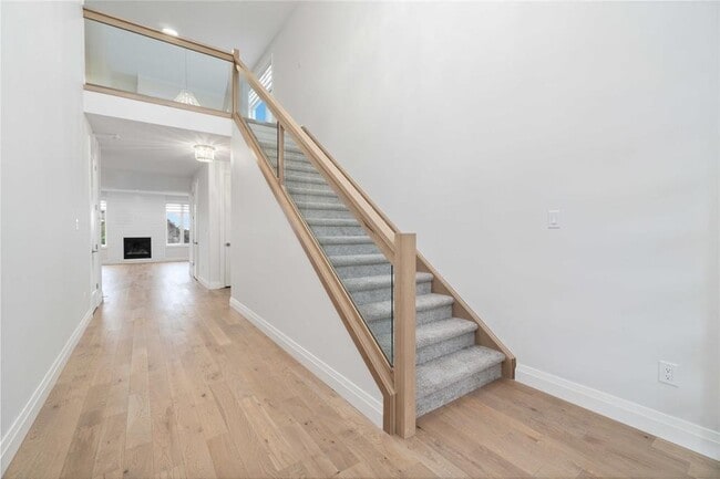 Building Photo - 608 Sweetbay Cres Unit Room 3