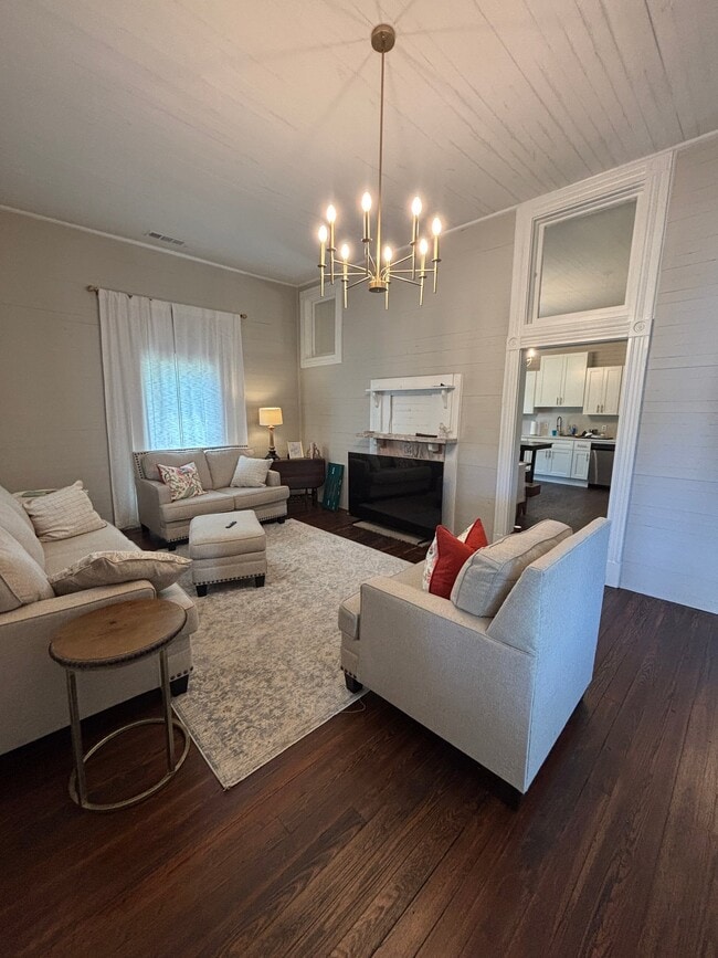 Photo - 380 Conifer Ln