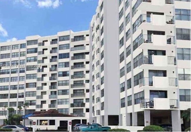 Building Photo - 1300 NE Miami Gardens Dr Unit 609E