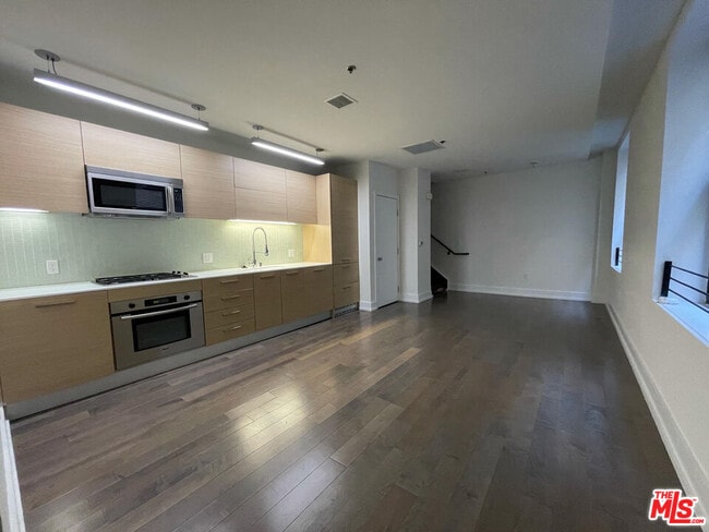 Photo - 727 W 7th St Unidad 901