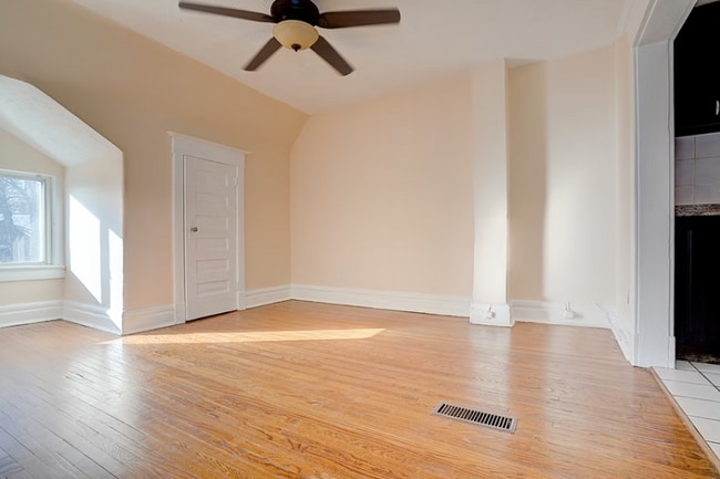 Photo - 13 Bellefair Ave Unité U3