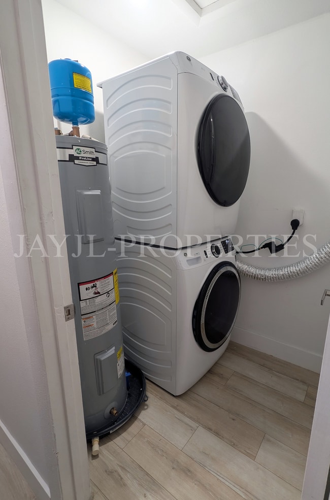 Photo - 1997 Bonneville Dr