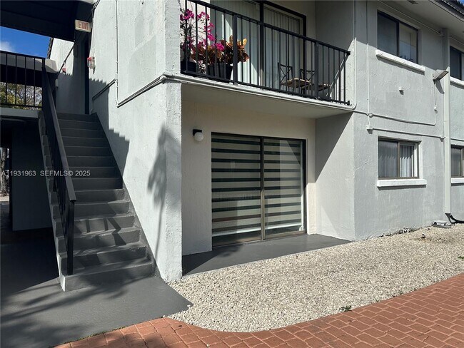 Building Photo - 7000 NW 179th St Unit 110