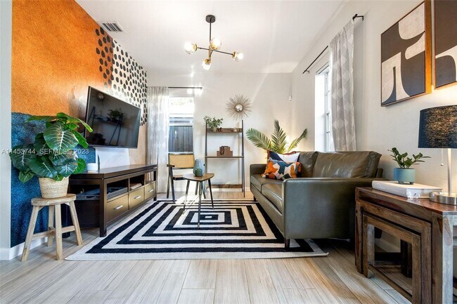 Photo - 201 NE 16th Ct