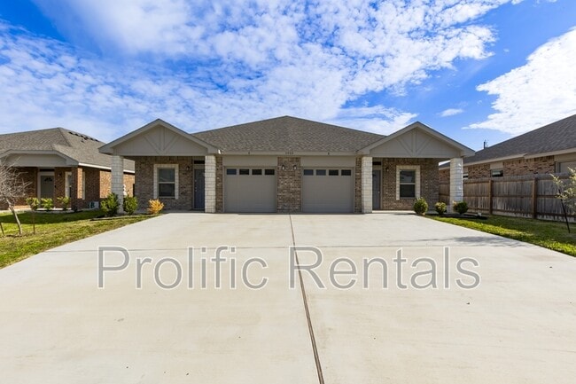 Building Photo - 3505 Abraham Dr