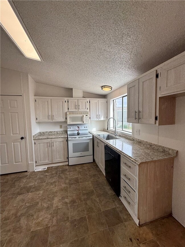 Photo - 2381 E Butler Ave