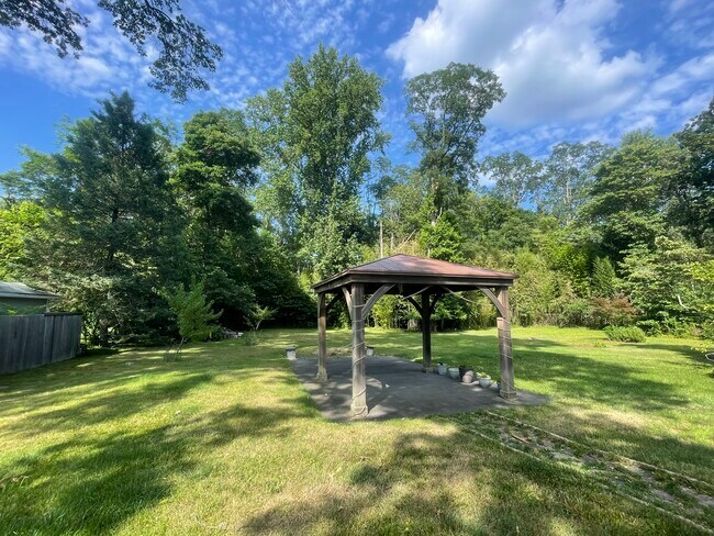 Photo - 121 Washington Rd