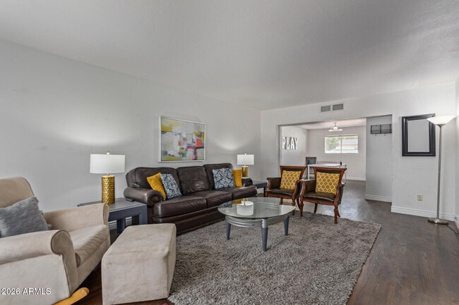 Photo - 106 E Geneva Dr