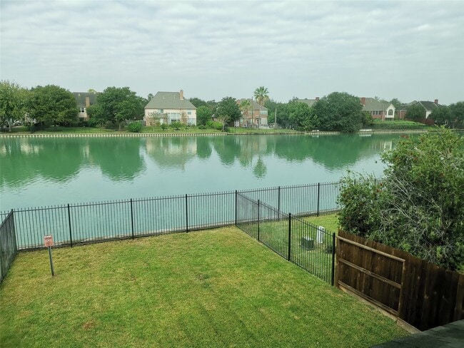 Building Photo - 2302 Waterford Park St