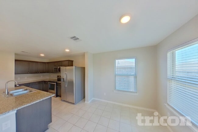 Photo - 1002 Meadow Wood Ln