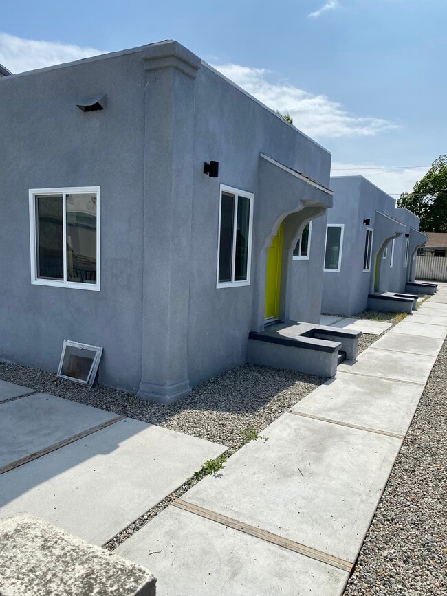 Photo - 5719 S Normandie Ave Townhome