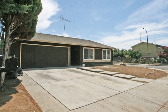 Building Photo - 3289 Lantern Way