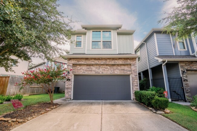 Building Photo - 214 Club Crest Ln