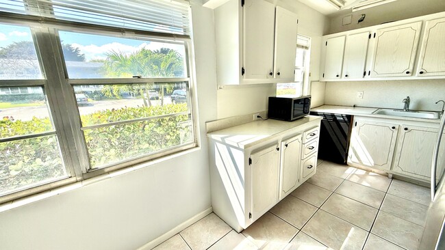 Photo - 281 Tilford N