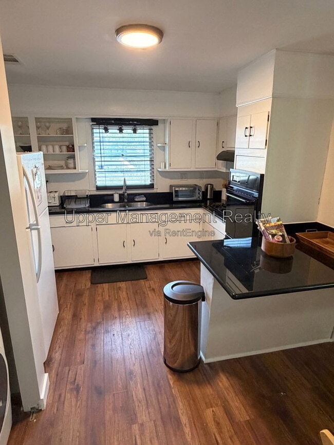Building Photo - 3314 Carondelet St Unit Apartment B
