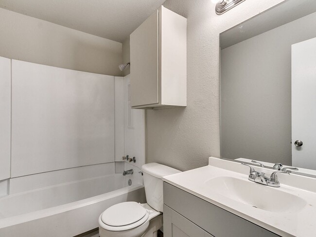 Photo - Updated 3 Bedroom, 2 Bathroom Duplex in the Heart of Broken Arrow!