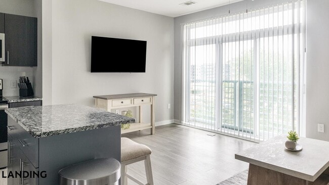 Photo - 2120 N Brevard St Unidad 544