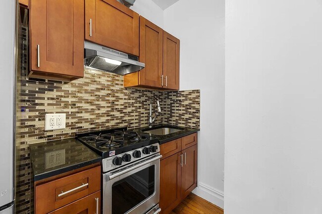 243 Henry St Unit 20
