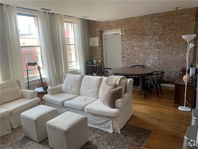 Building Photo - 309 S Franklin St Rental