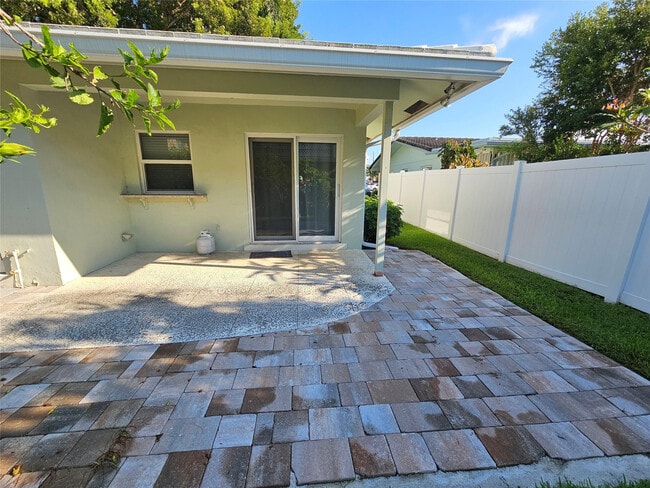 Photo - 2120 NE 41st St Unidad D