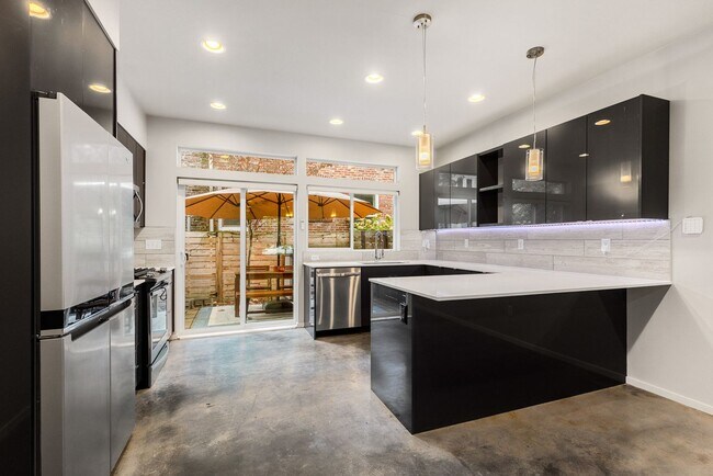 Photo - Newer 3 Bed 2.5 Bath Townhouse Close to Downtown