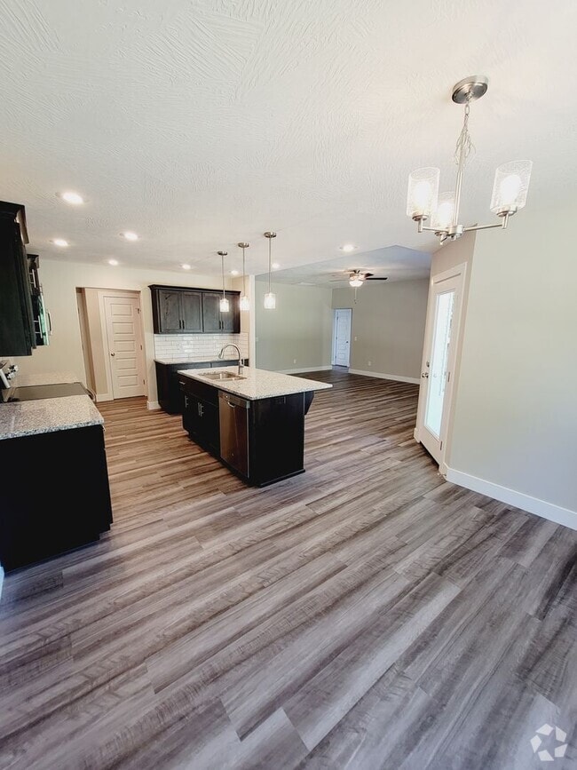 Building Photo - Republic - Auburn Hills - Ultra Open Conce... Rental