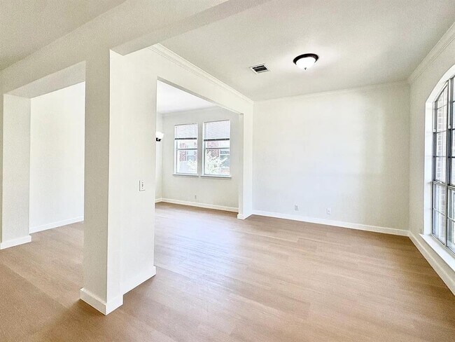 Photo - 111 N Field St