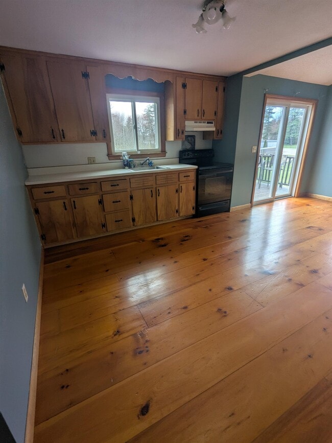 Photo - 117 Sherburne Rd