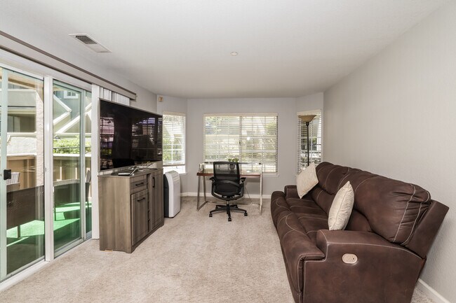 Photo - 43 Crystal Gate Ct