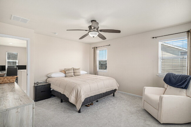 Photo - "Luxurious 5-Bed Oasis with Finished Basem... Apartment
