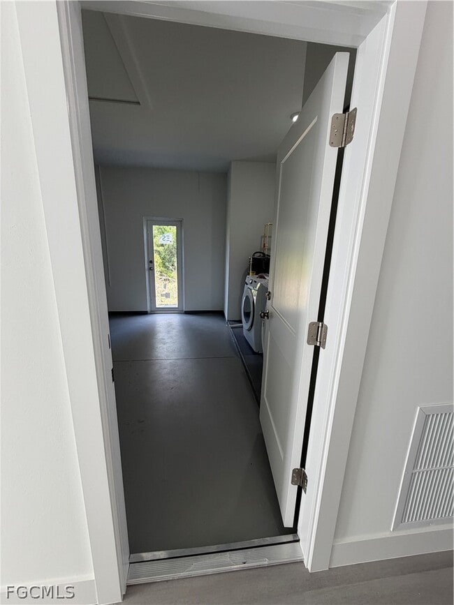 Photo - 721 Ivan Ave S