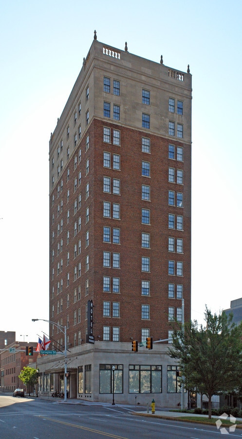 Photo - Russel Erskine Apartments