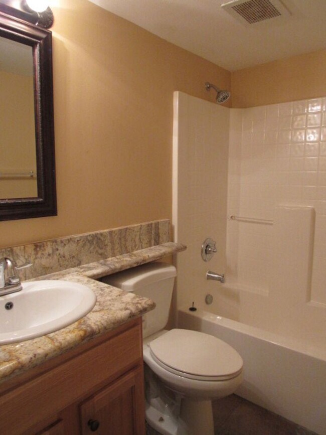 Photo - Updated condo in Bayview Terrace!