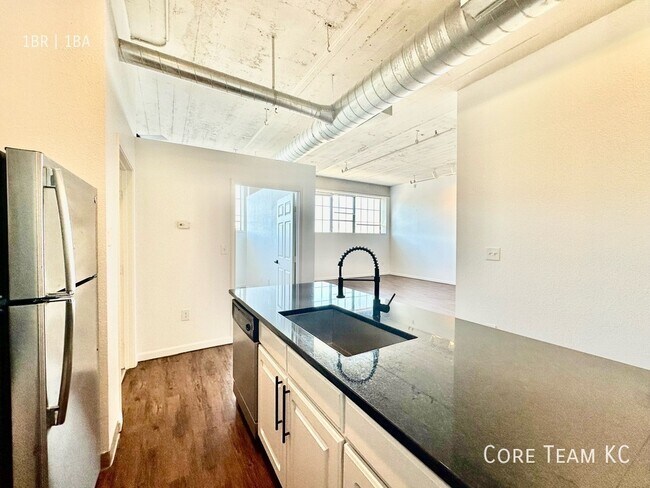 Photo - 320 W 7th St Unidad 403 COPY 2