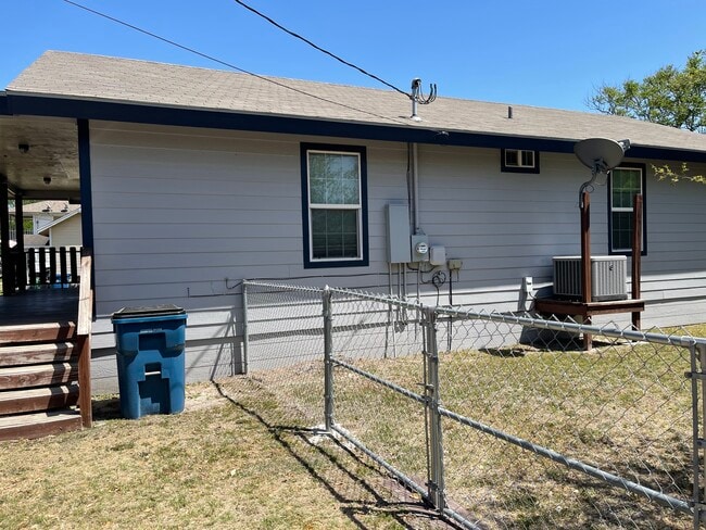 Photo - 507 Short St